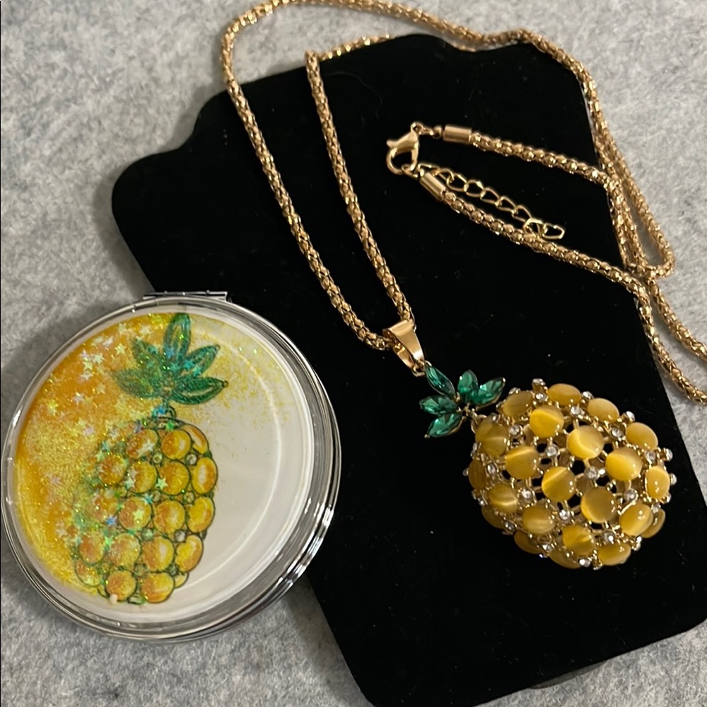Elegant Golden Pineapple Pendant Necklace with Compact Mirror